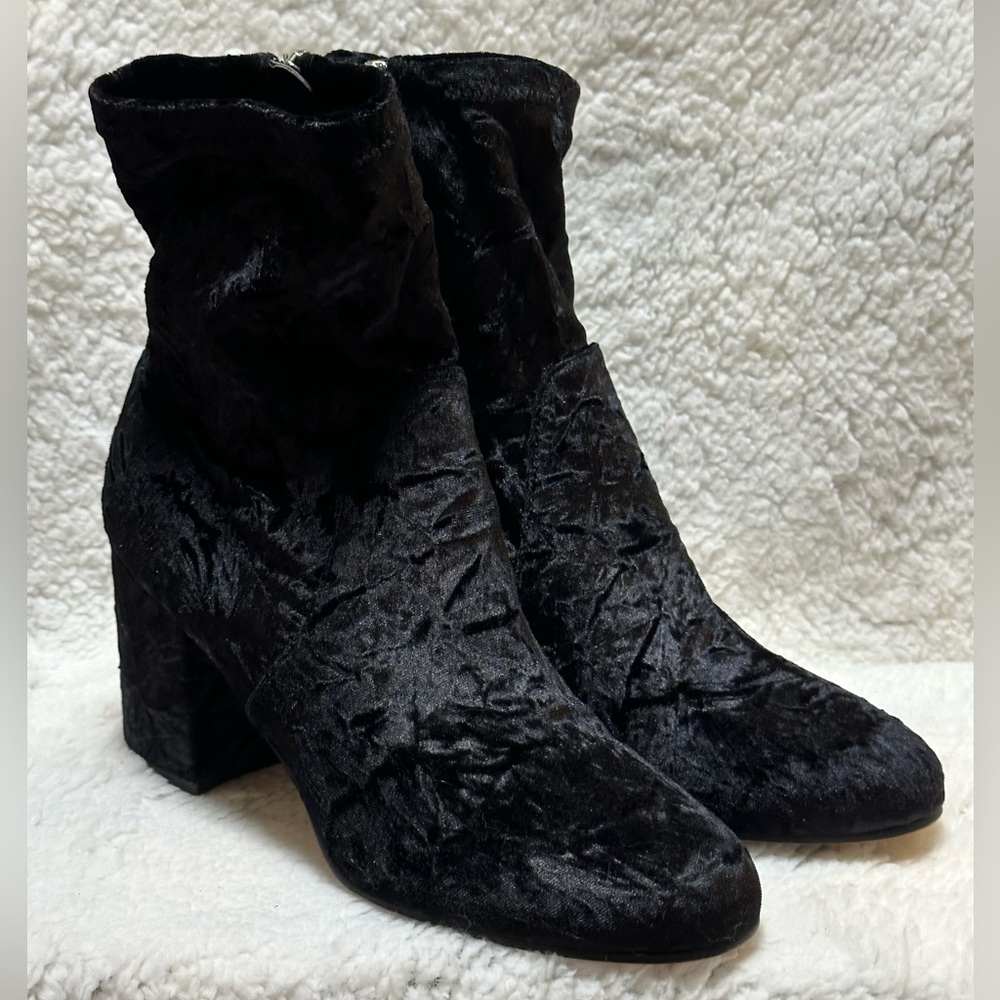 Marc Fisher Ileesia Black Crushed Velvet 3” Heeled Boots Women’s Size 8.5M